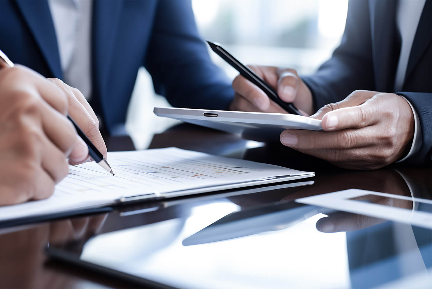 Business-man-signing-contract-making-a-deal
